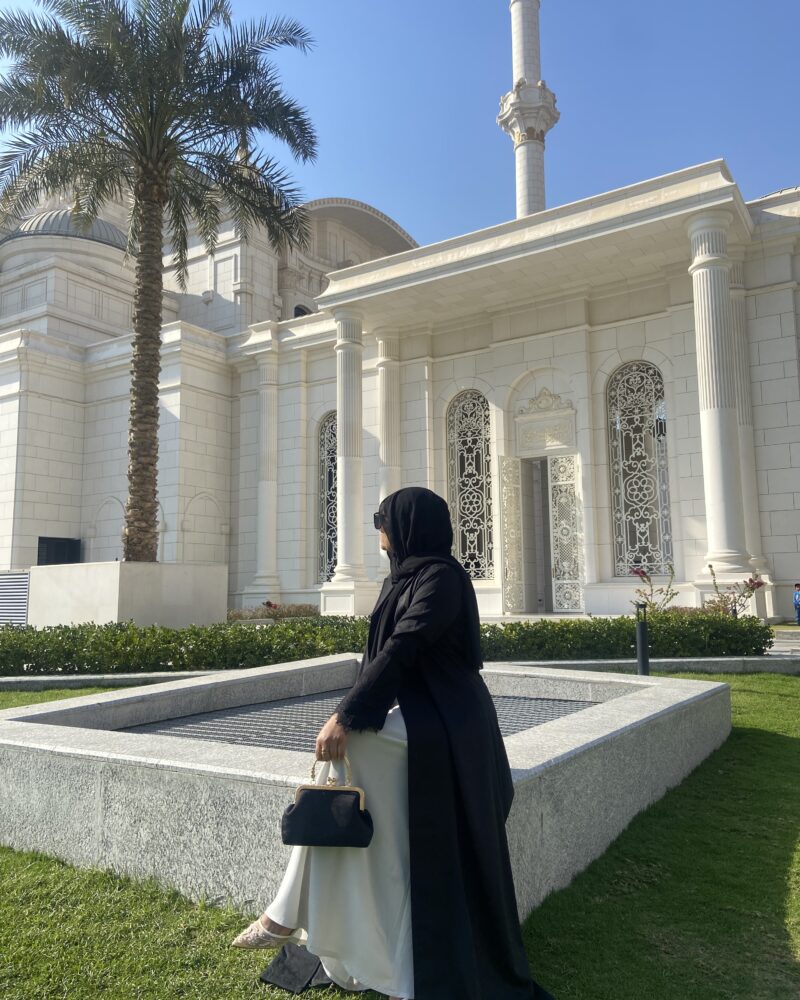 Élara Collared Abaya